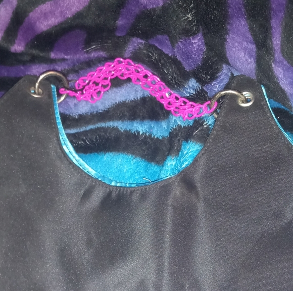 LAST CHANCE SALE ONLY $8 Metallic Monster High Purse w/Rhinestones blk & pink - Picture 4 of 10